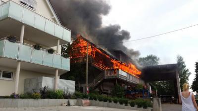Schreinerei  brennt komplett aus in Simmozheim - Buechelbronn
